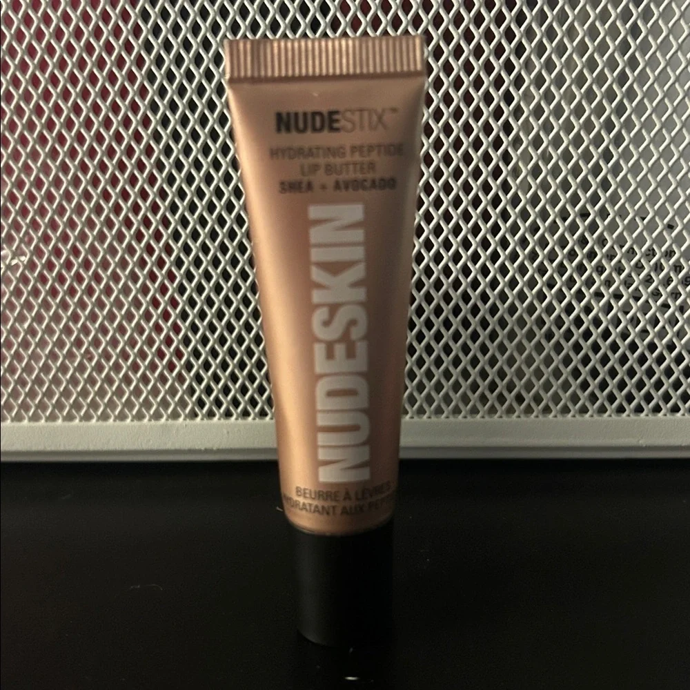 Nude skin Hydrating Peptide Lip Butter in Vanilla Sprinkle